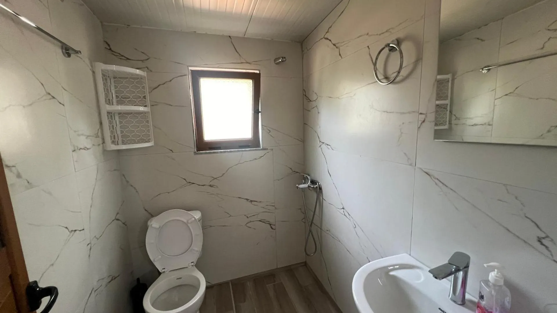 Oni Apartments Ksamil